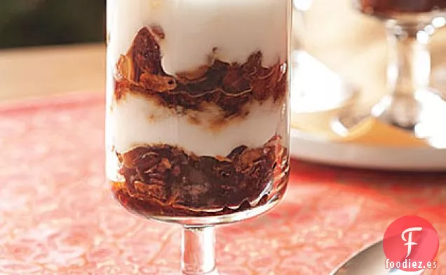 Parfaits de Yogur y Granola de Pan de Jengibre