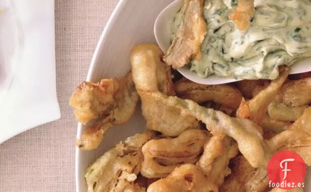 Buñuelos de Alcachofa con Salsa de Inmersión de Diosa Verde