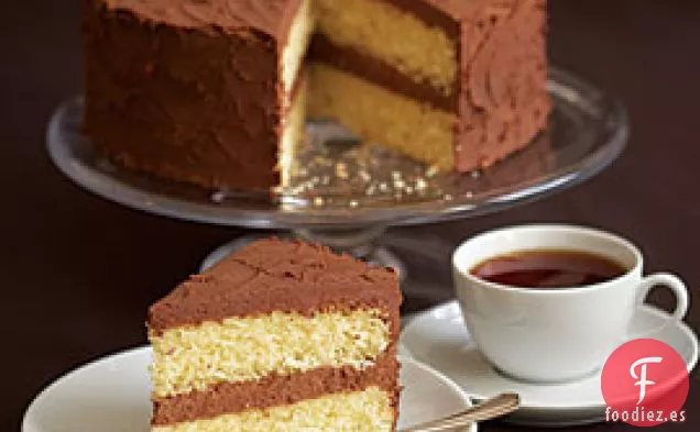 Pastel De Vainilla Con Glaseado De Ron y ganache