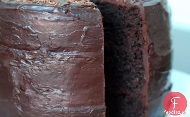 Pastel De Doble Capa De Chocolate Con Relleno De Frambuesa
