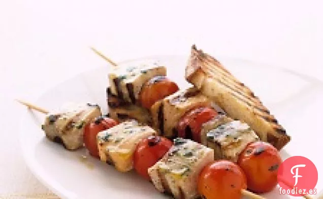 Brochetas De Pescado A La Parrilla Con Tomates Cherry