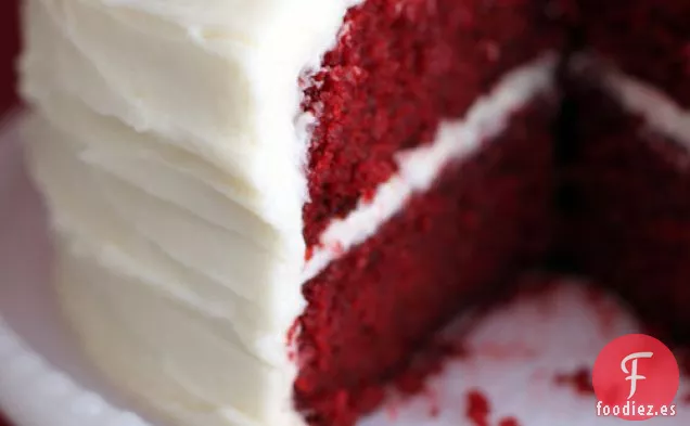 Pastel De Terciopelo Rojo Con Glaseado De Queso Crema