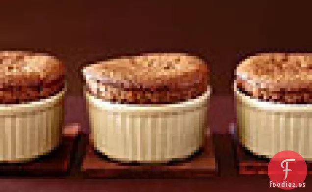 Soufflés de Chocolate Negro con Crema de Cardamomo Inglesa