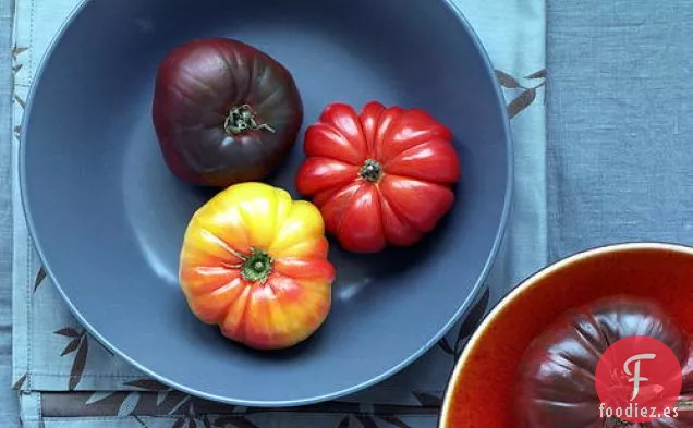Roulade de Verano con Tomates, Queso Crema y Hierbas