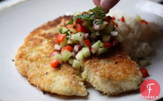 Tilapia con costra de Coco Con Salsa De Verduras y menta