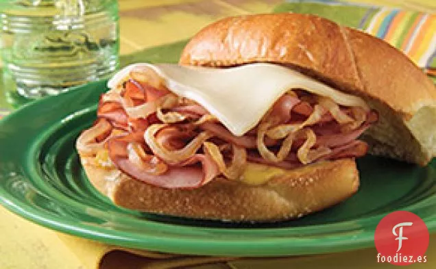 Sándwich de Jamón con Cebolla Sofocada