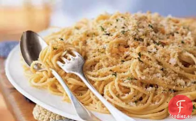 Espaguetis con Anchoas y Pan Rallado