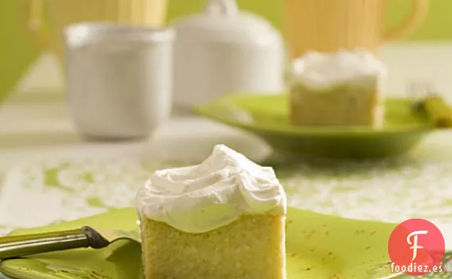Pastel de Tres Leches con Miel y Canela