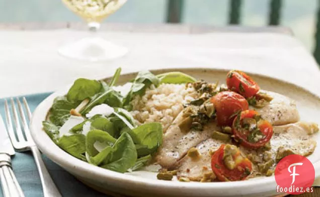 Tilapia Asada con Tomates y Aceitunas