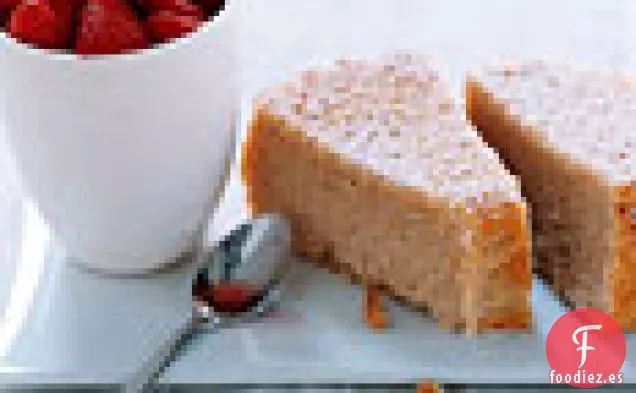 Pastel de Vino con Fresas Maceradas