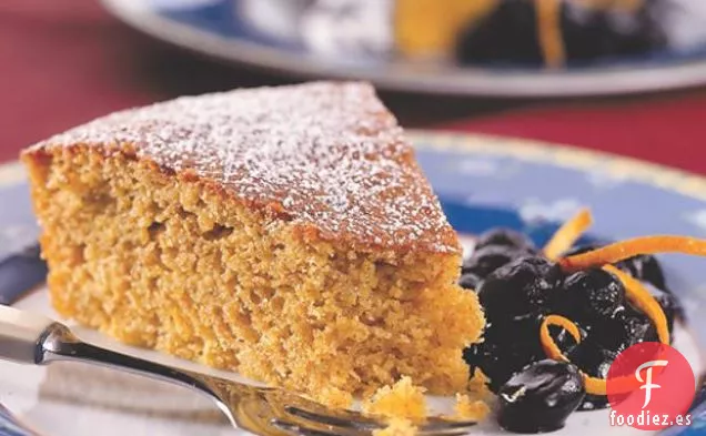 Pastel De Harina De Maíz Con Aceite De Oliva Y Salsa De Arándanos Y Vino Tinto
