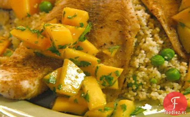 Tilapia de Estilo Marroquí con Comino, Mango y Cilantro