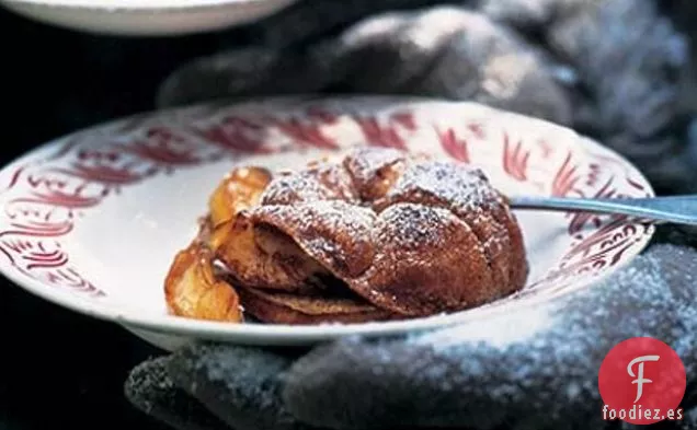 Tostada Francesa De Cruasán Con Manzanas Caramelizadas