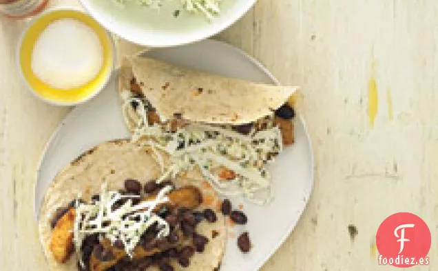 Tacos De Pescado Con Repollo, Jícama Y Frijoles Negros