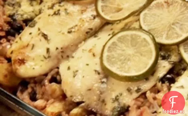 Tilapia al Horno al Estilo Costarricense con Piñas, Frijoles Negros y Arroz