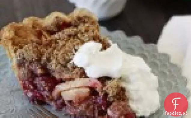 Pastel De Arándanos De Manzana De Plato Profundo Con Relleno De Miga De Nuez Pecana De Avena