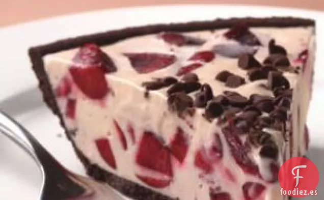Pastel De Helado De Cereza Con Corteza De Galletas De Chocolate