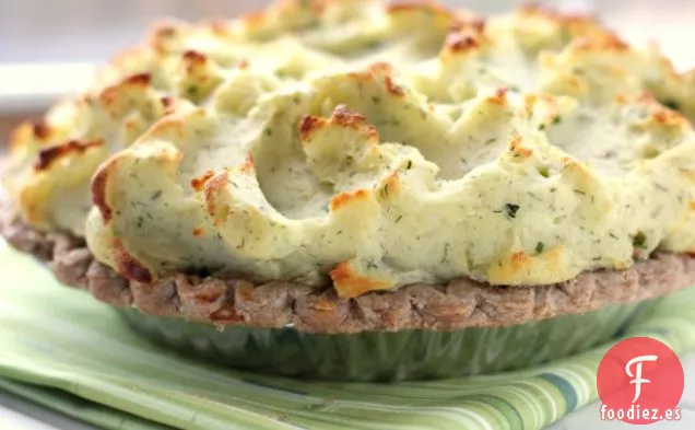 Pastel De Pollo Y Espárragos Con Corteza De Patata Con Hierbas