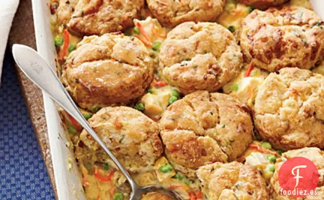 Pastel de Pollo con Galletas de Tocino y queso Cheddar