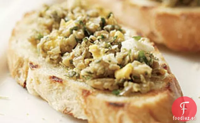Bruschetta Con Tapenade De Oliva Verde Rústico