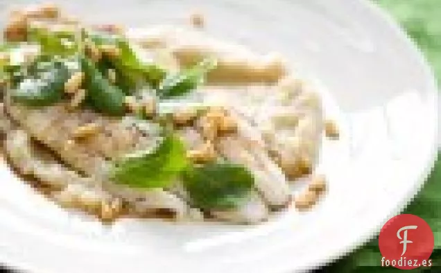 Trucha Con Aderezo Tibio De Piñones Y Puré De Hinojo