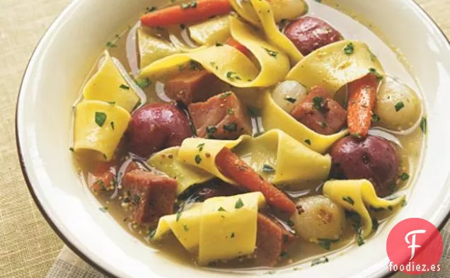 Pastel De Olla De Estufa Holandesa De Pensilvania Con Fideos