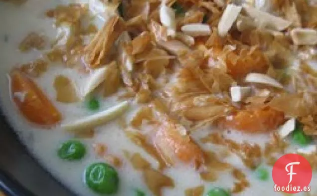 Sopa De Pastel De Pollo Con Almendras Tostadas