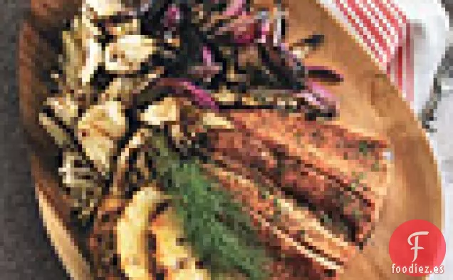 Crostini de Trucha Ahumada con Hinojo a la Parrilla y Cebolla Roja