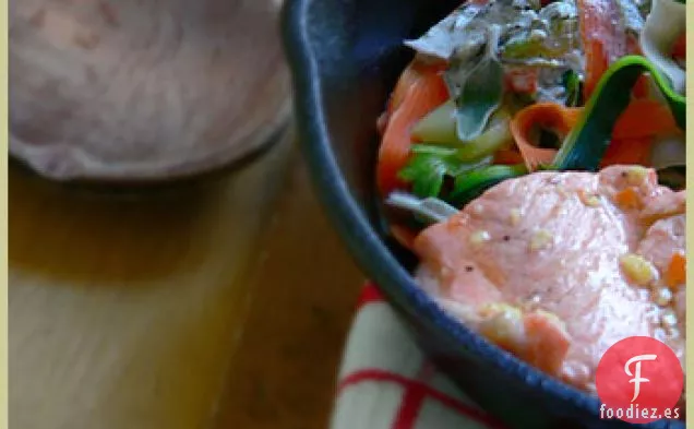 Cáscaras de Trucha Roja y Verduras con Crema de Ajo-Pelures de légumes, truite rosée et sa crème d'ail