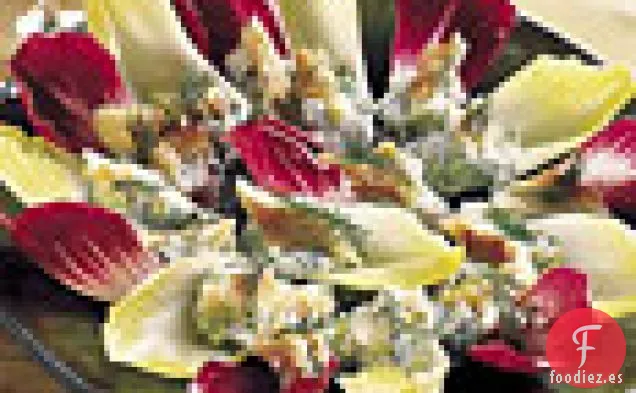 Escarola Con Trucha Ahumada Y Queso Crema Con Hierbas