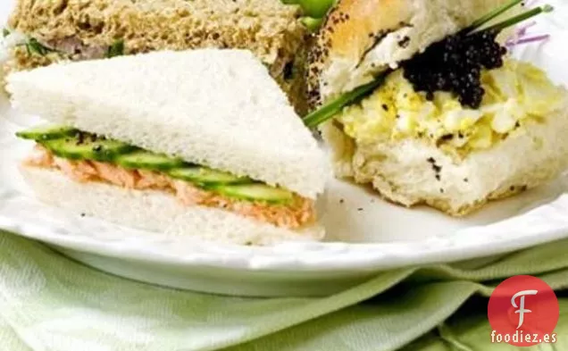 Sándwiches de Pepino, Trucha Ahumada y Rábano Picante