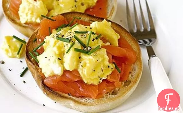 Huevos Revueltos, Trucha Ahumada y Bagels de Cebollino