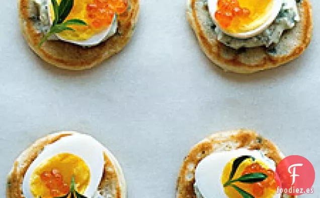 Blini De Cebollino Con Crema Fresca, Huevos De Codorniz Y Estragón