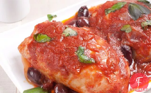 Pollo Mediterráneo Con Tomates, Aceitunas Y Judías Blancas Con Hierbas