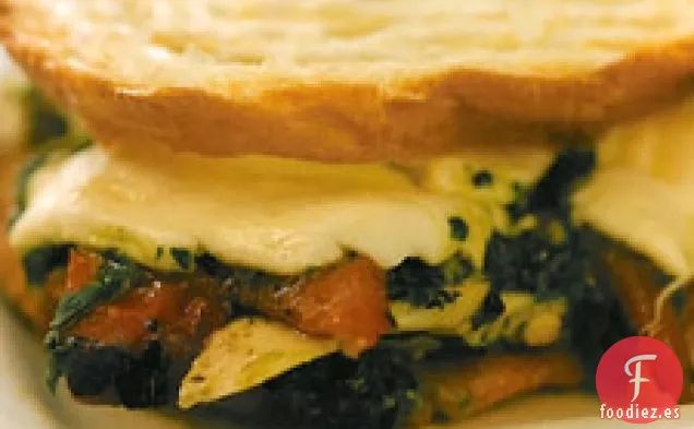 Pechuga De Pollo Con Pimientos Asados Y Mozzarella Panini