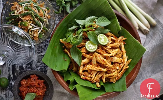 Pollo balinés (ayam Pelalah)