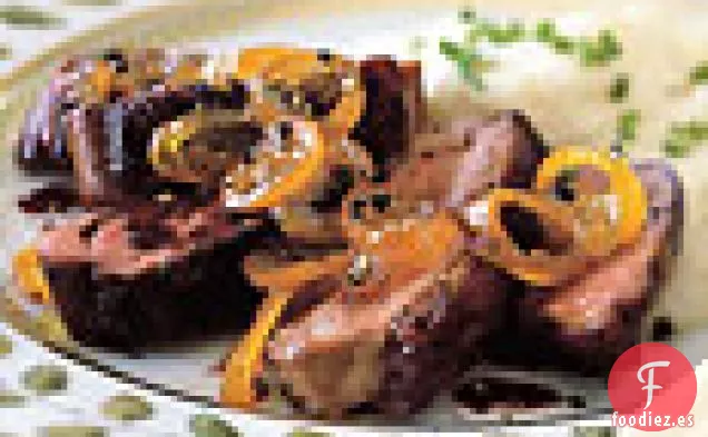 Pechugas de Pato Chamuscadas con Salsa de Vino Tinto y Kumquats Confitados