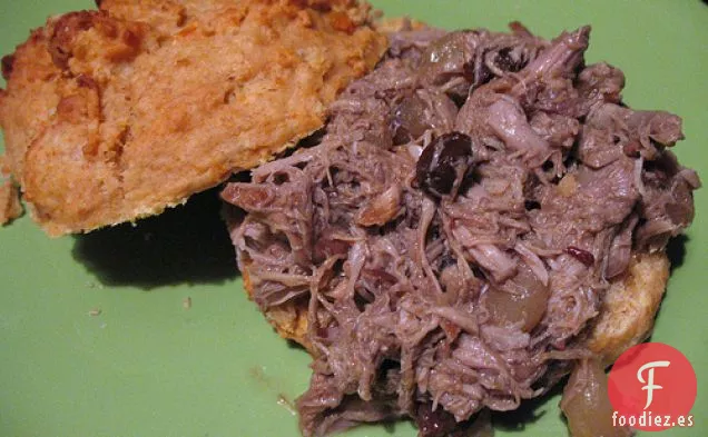 Patas De Pato Cocidas A La Sidra De Manzana Con Pasas Y Cebollas Perladas