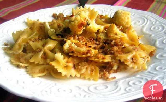 Farfalle Con Coliflor Y Migas De Pan Tostadas