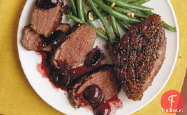 Pechugas De Pato Con costra De Pimienta Y Salsa De oporto Cereza