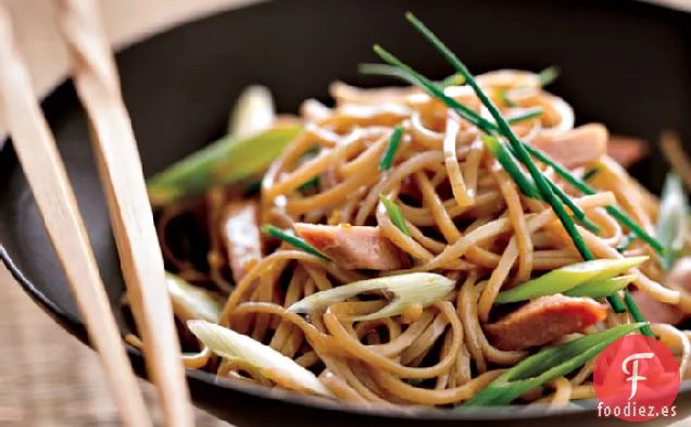 Ensalada de Fideos Soba con Pato Ahumado