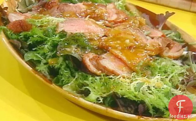 Ensalada Crujiente de Pato con Vinagreta de Naranja Amarga