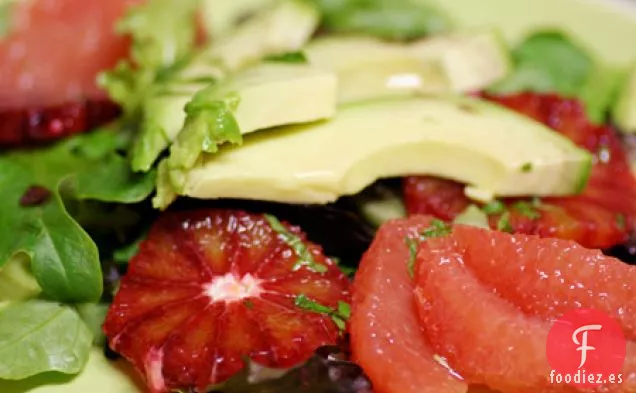 Ensalada De Atún A La Brasa Con Aguacate Y Pomelo