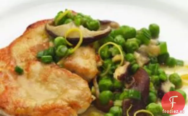 Chuletas De Pavo Con Guisantes Y Cebolletas