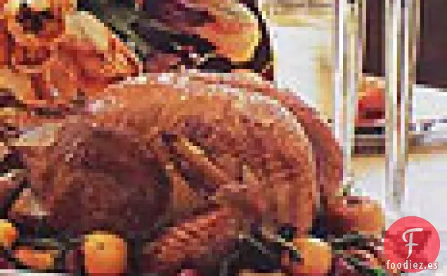 Pavo Asado con Manzanas, Cebollas, Hojas de Salvia Fritas y Salsa de Sidra de Manzana