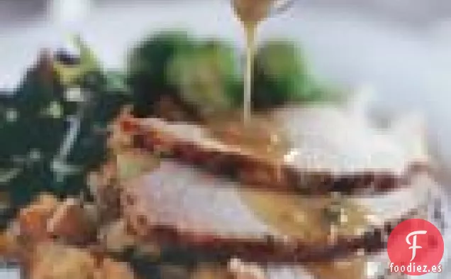 Pavo Butterflied Con Glaseado De Hierbas Y Salsa De Chardonnay