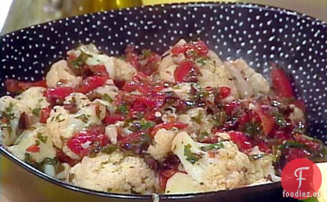 Otra de las Creaciones de Mi Amiga Vicky: Coliflor con Confeti Rojo, Verde y Negro
