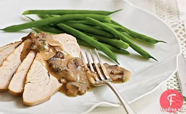 Pechuga de Pavo en Salmuera de Arce con Salsa de Champiñones