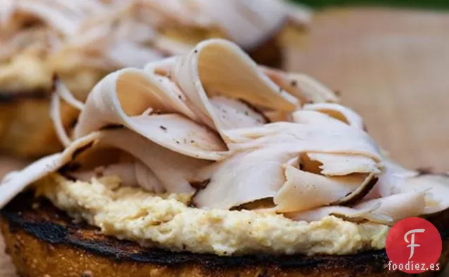 Sándwiches De Hummus De Pavo Con Miel De Pimienta Negra