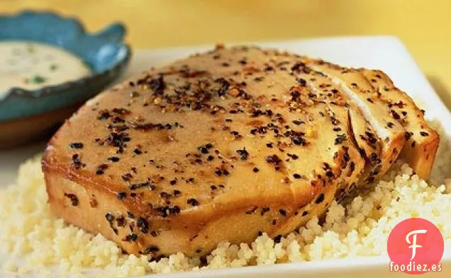 Filetes de Atún con Pimienta de Roble y Mayonesa de Naranja